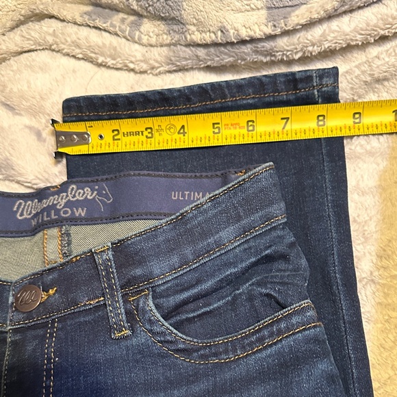 693.  Wrangler Women's Boot Cut Jeans - Indigo 7x 32 - Picture 8 of 9
